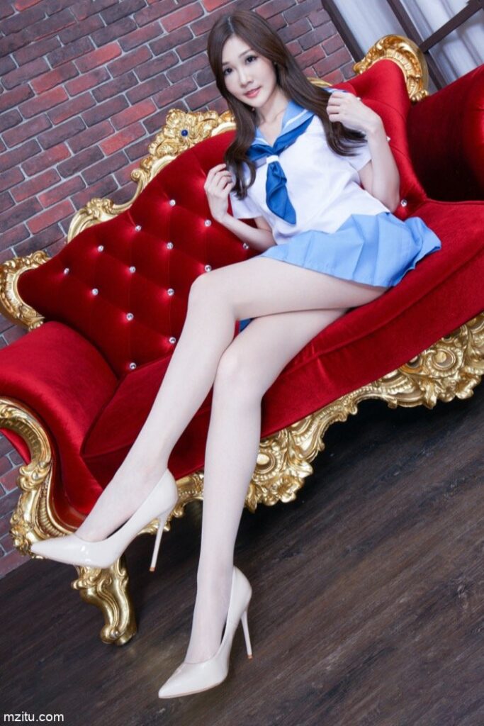 成熟迷人的美少妇，美腿纤细白皙真性感-禾野套图