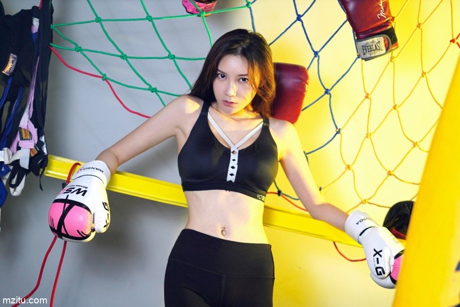 撸铁的女人真性感，美女爱丽儿等你一起健身(14)