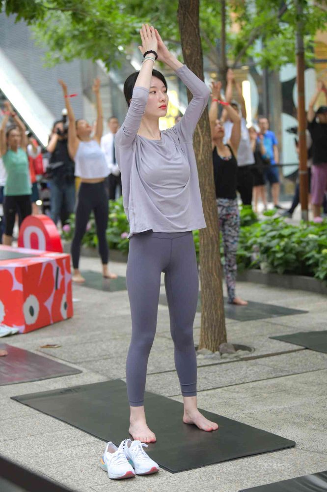 做瑜伽的小女人【75P】04023-禾野套图