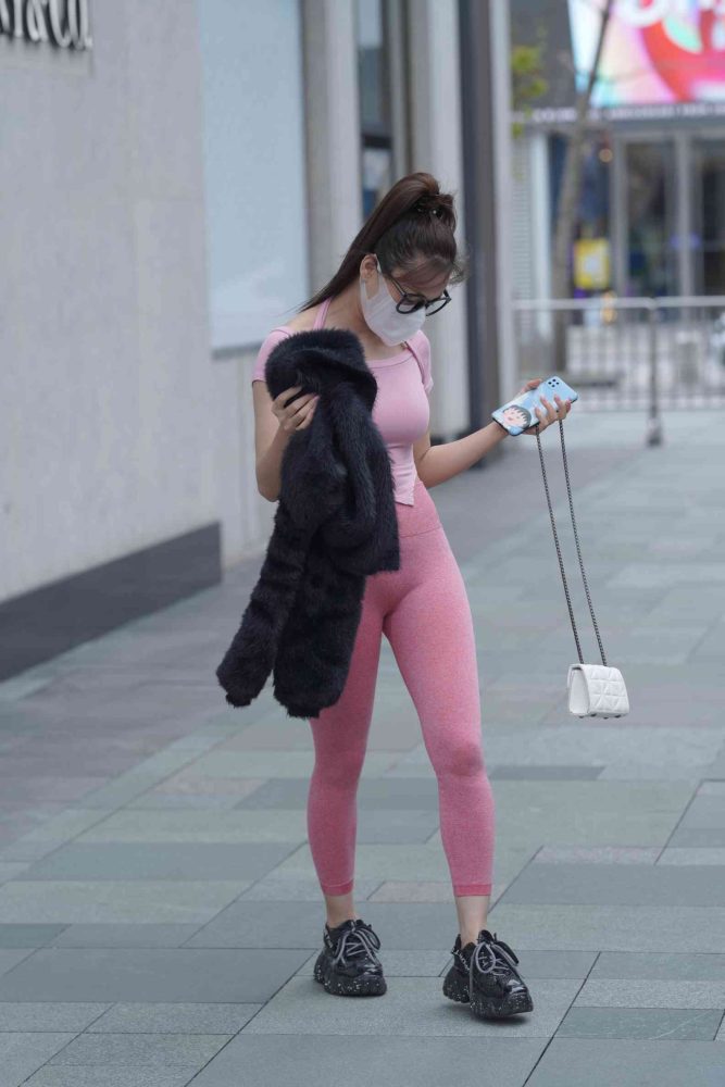 粉红色瑜伽裤的眼镜妹妹【93P】04019-禾野套图