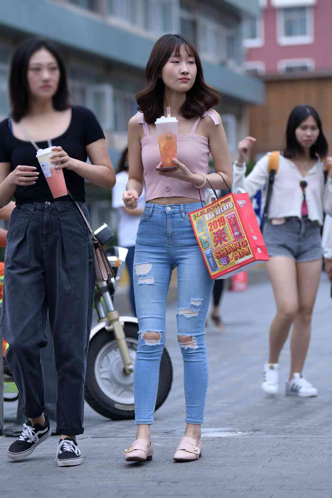 图片[2]-【免费】紧身牛仔裤女生【18P】04014-禾野套图