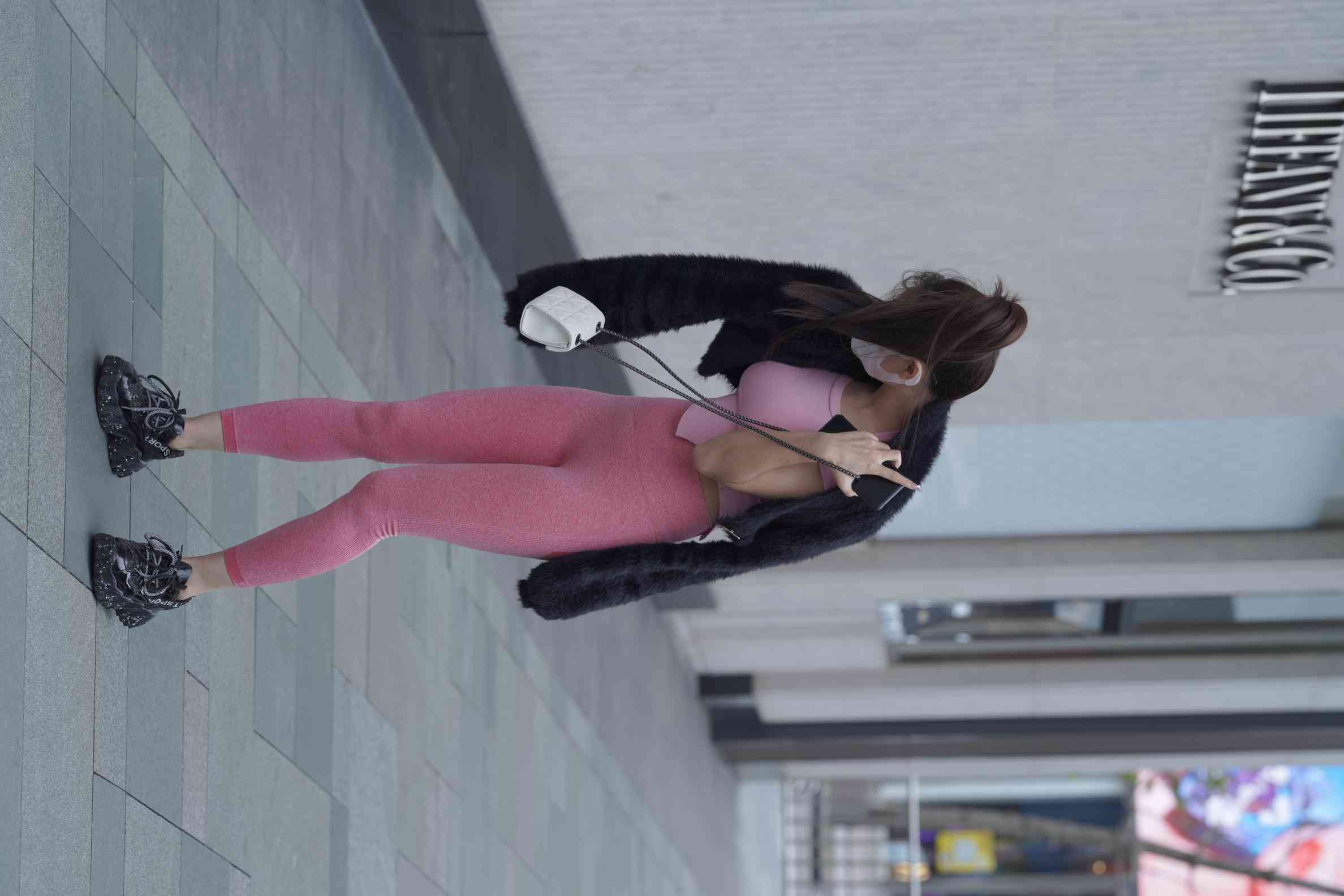 图片[3]-粉红色瑜伽裤的眼镜妹妹【93P】04019-禾野套图