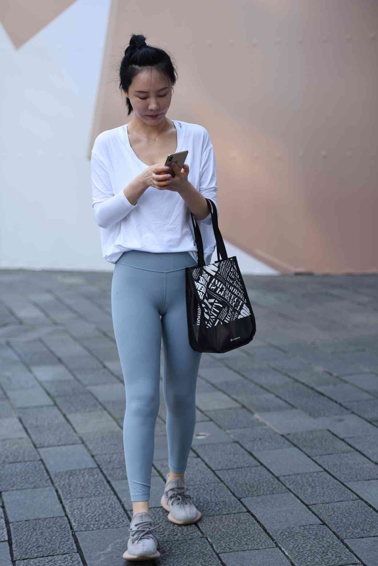 图片[2]-【免费】逛街的小女人【46P】04037-禾野套图