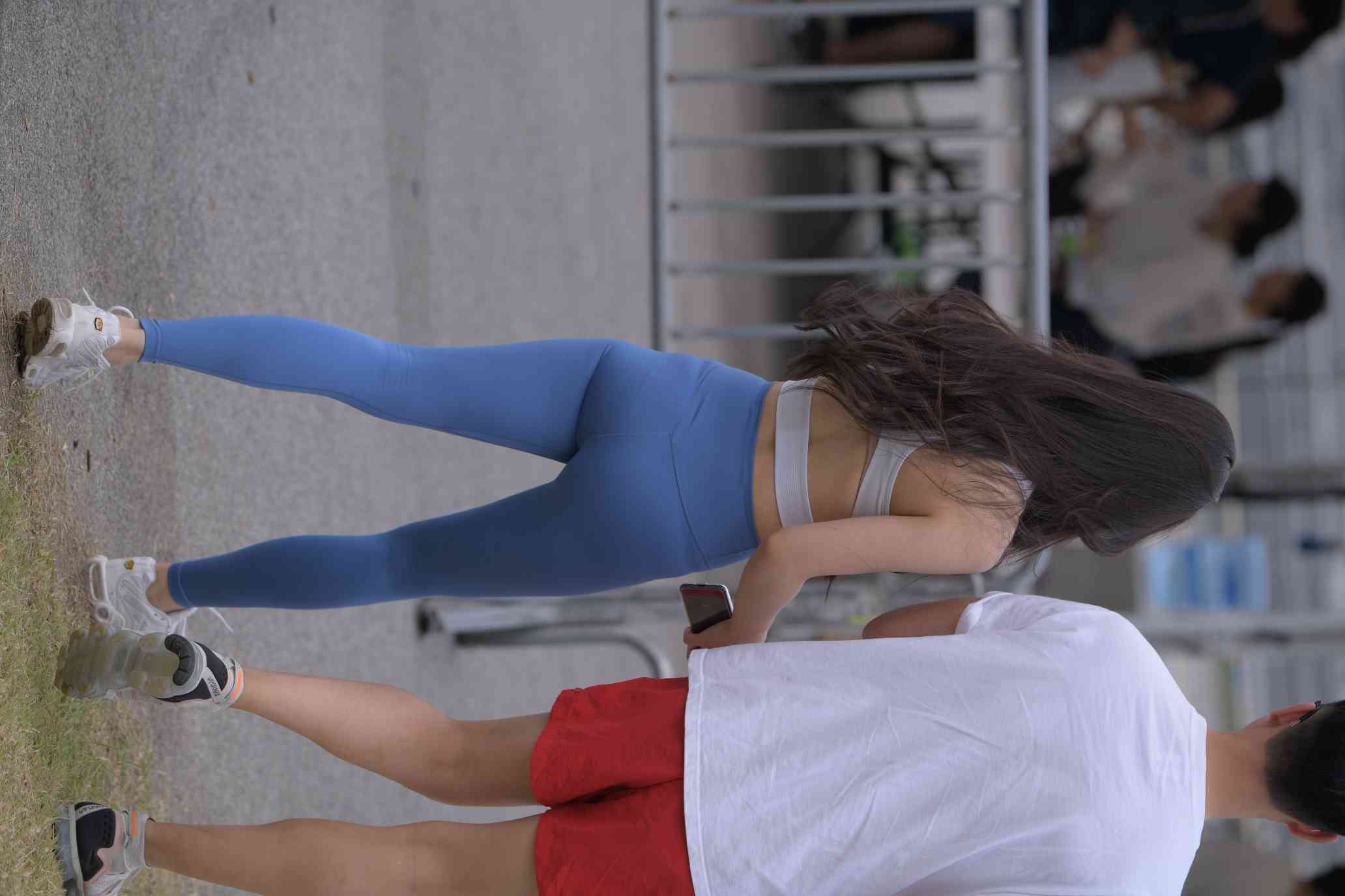 图片[3]-陪男朋友逛街的瑜伽裤女孩【74P】04034-禾野套图