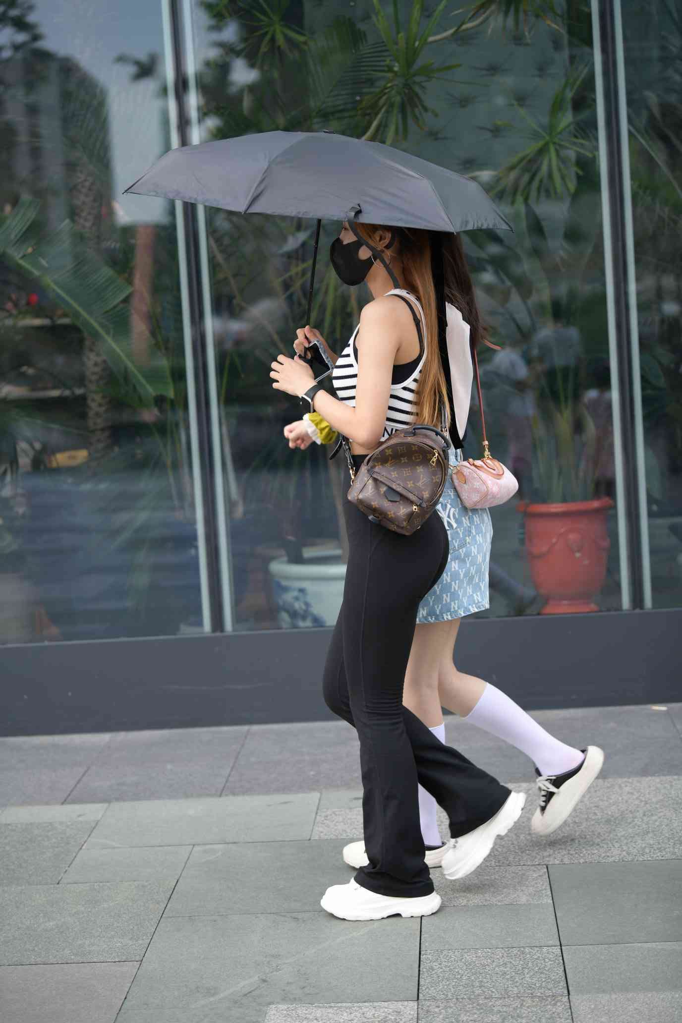 图片[2]-打伞的瑜伽裤姑娘【93P】04032-禾野套图