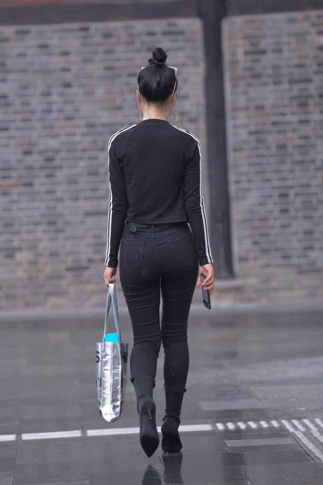 【免费】酷酷的紧身牛仔裤女人【7P】04038-禾野套图