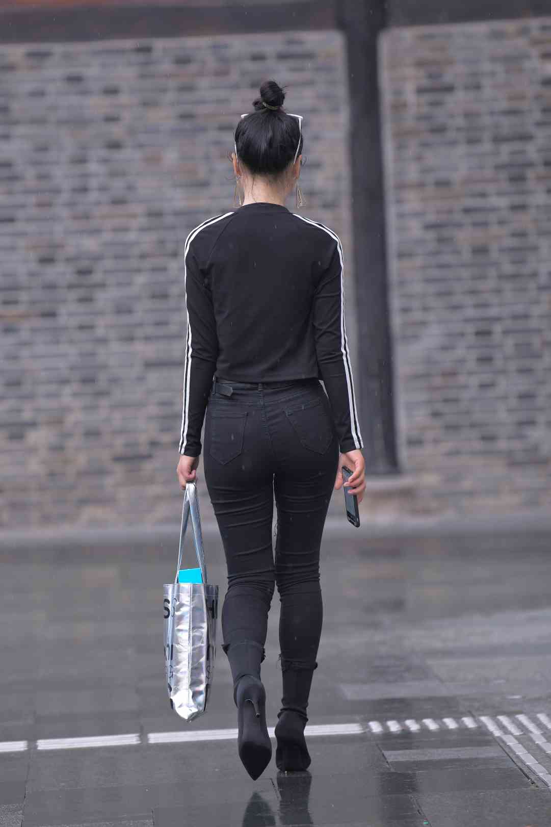 图片[1]-【免费】酷酷的紧身牛仔裤女人【7P】04038-禾野套图