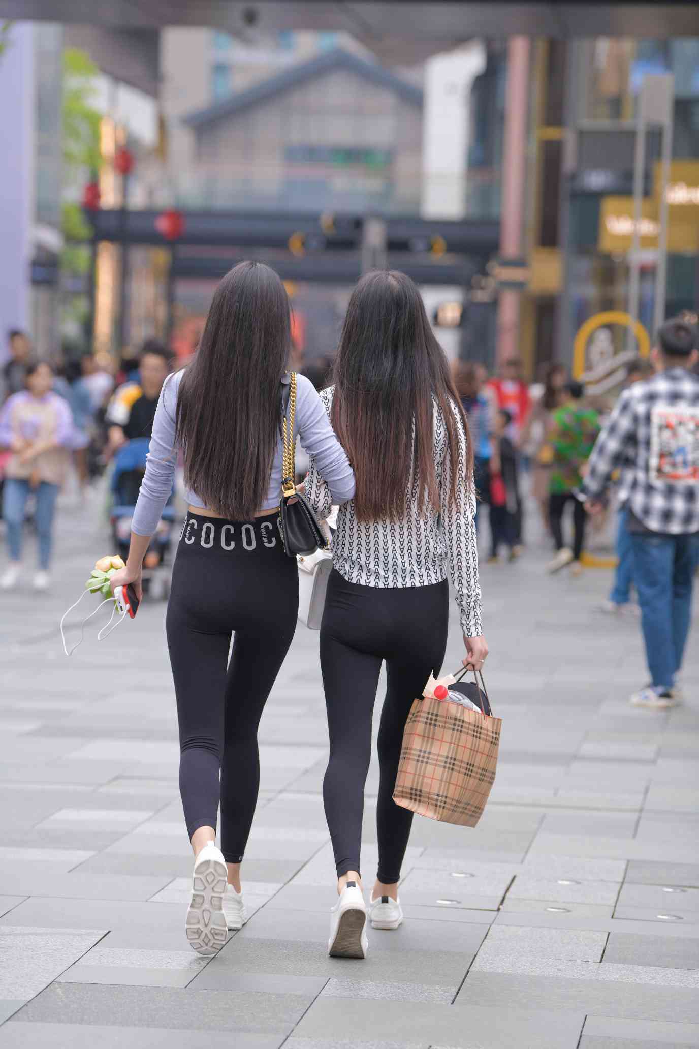 图片[4]-【免费】逛街的两个瑜伽裤姑娘【40P】04030-禾野套图