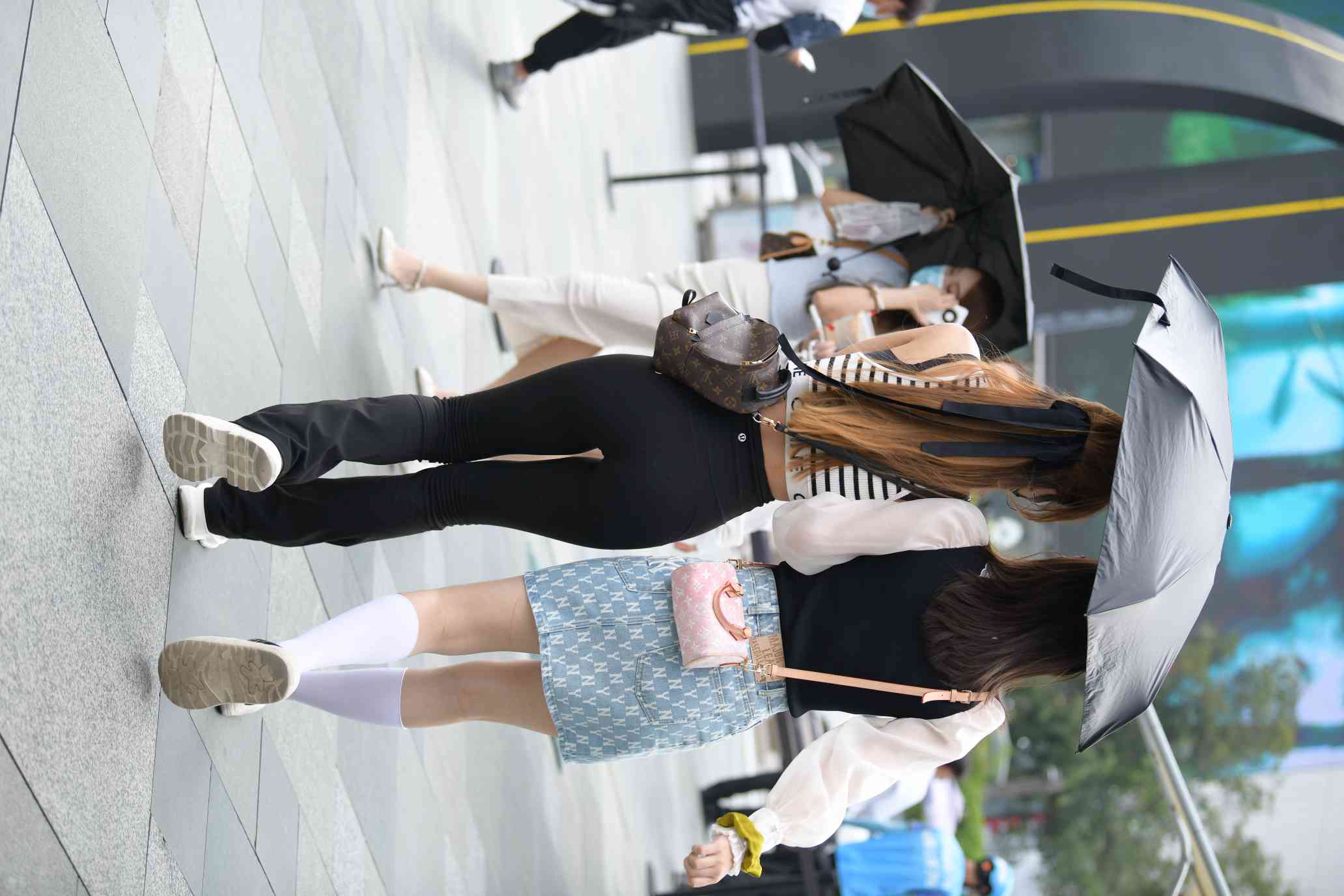 图片[3]-打伞的瑜伽裤姑娘【93P】04032-禾野套图