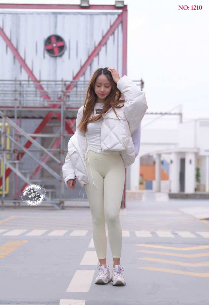 图片[2]-漂亮的白色瑜伽裤女孩 J1441 696P1V-21.4GB-禾野套图