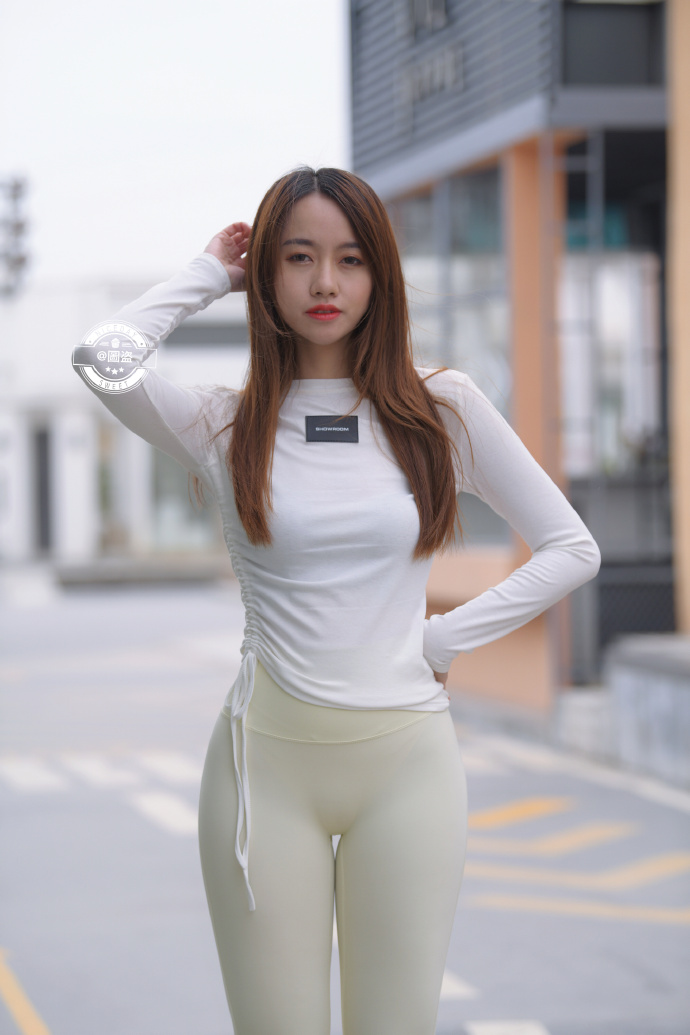 图片[1]-漂亮的白色瑜伽裤女孩 J1441 696P1V-21.4GB-禾野套图