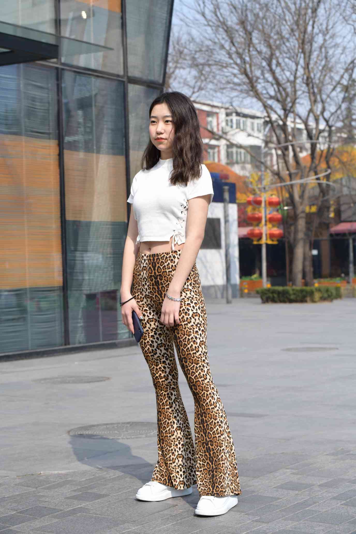 图片[1]-豹纹紧身裤小姑娘【339P】04026-禾野套图