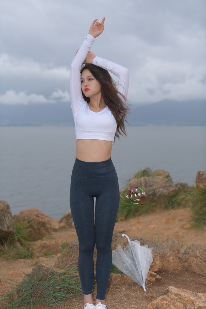 图片[1]-深蓝色瑜伽裤甜美女孩 J1320 514P2V-17.5GB-禾野套图