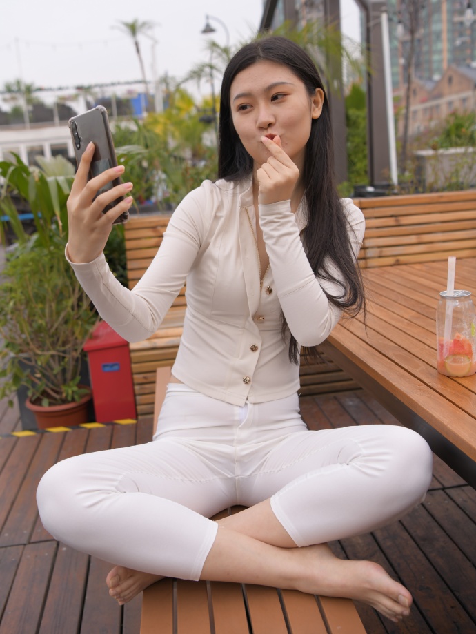 图片[2]-白色紧身裤女孩 J1418 732P2V-27.1GB-禾野套图