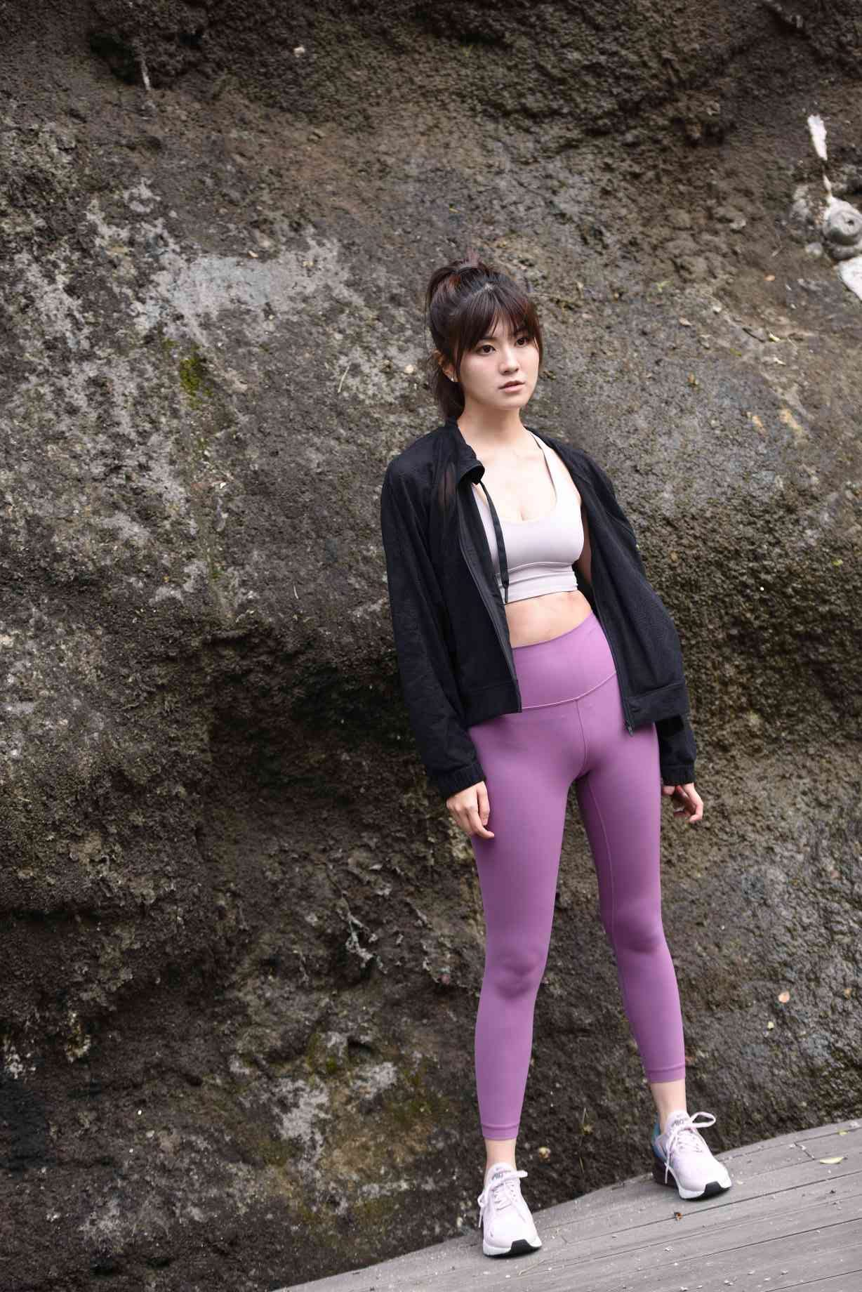 图片[3]-香芋色瑜伽裤高马尾女孩【111P】04039-禾野套图