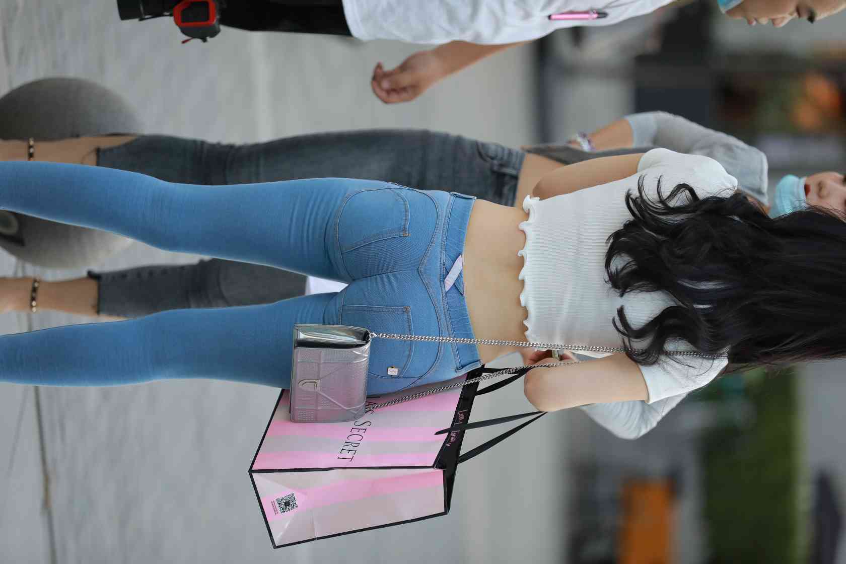 图片[5]-非常漂亮的紧身牛仔裤女孩【115P】04016-禾野套图