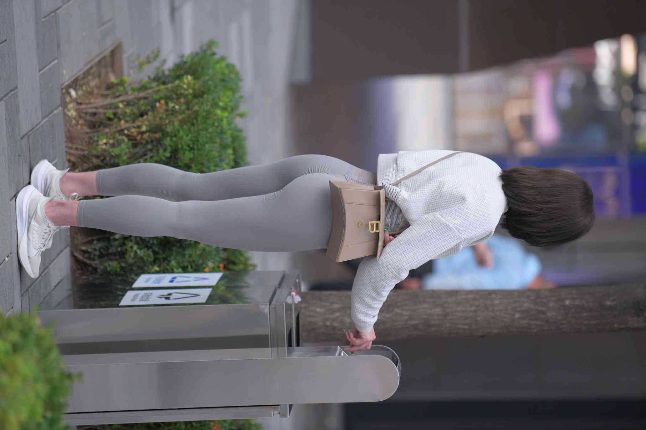 图片[5]-身材很好的短发瑜伽裤姑娘【157P】04015-禾野套图