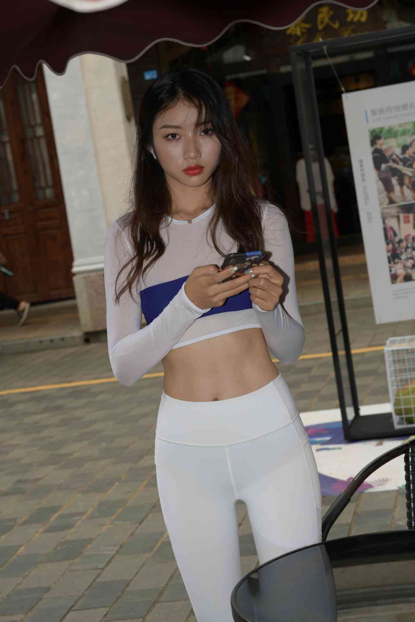 图片[3]-白色瑜伽裤好身材女孩【530P】04041-禾野套图