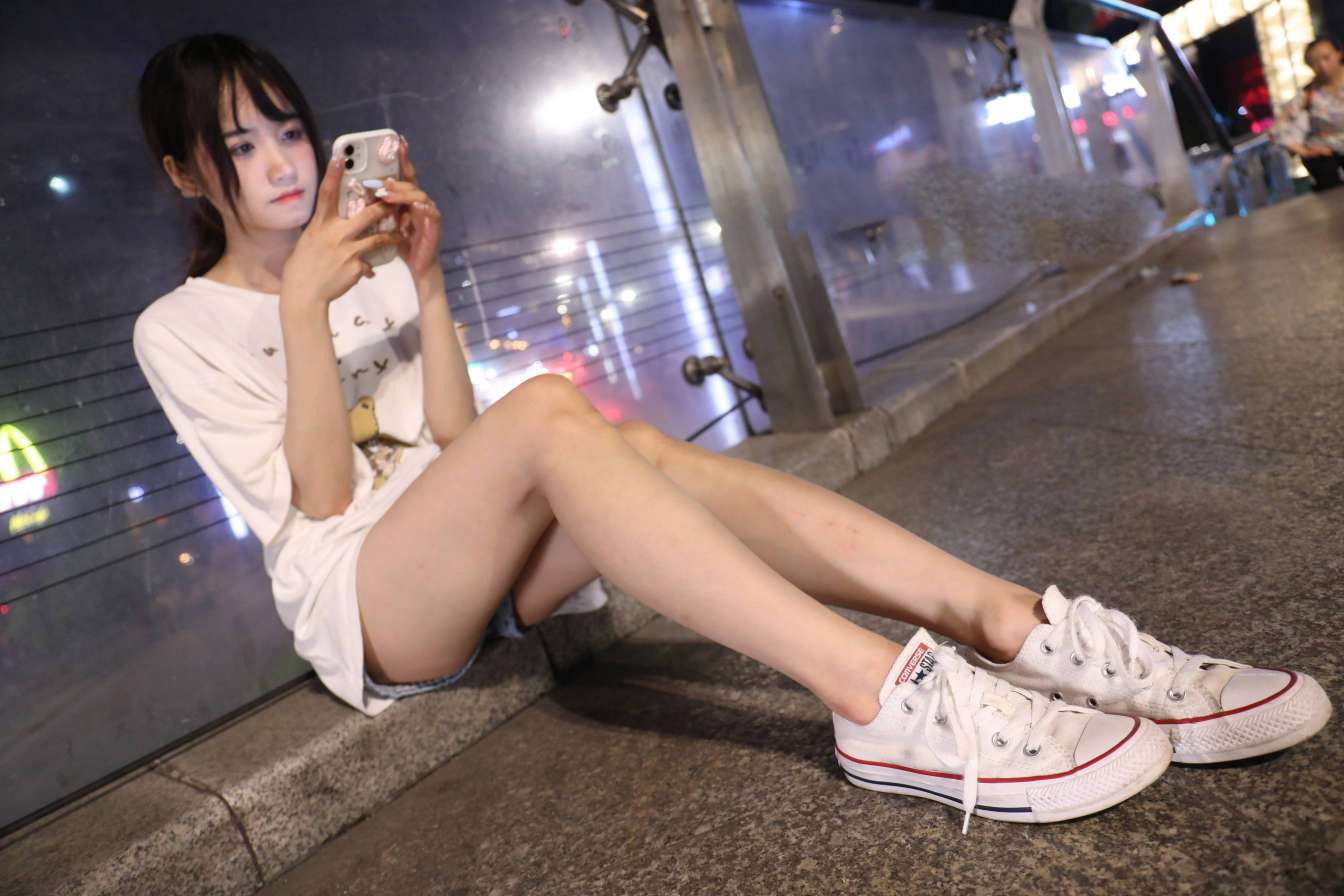 图片[3]-KTV里唱歌的长腿帆布鞋女孩【102P】20015-禾野套图