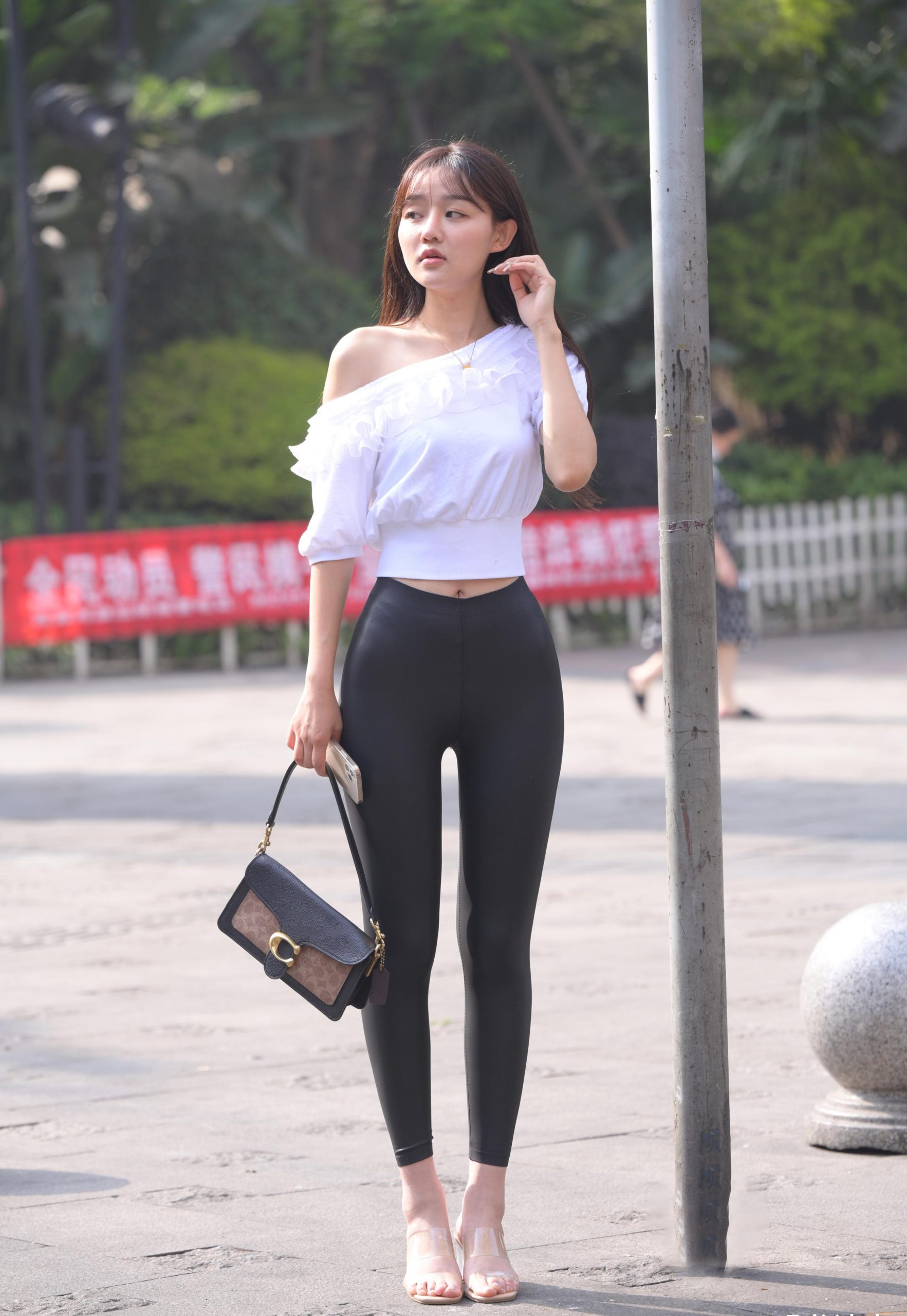 图片[5]-笑容非常甜美且治愈的皮裤女孩 J1945 751P1V-22.1GB-禾野套图