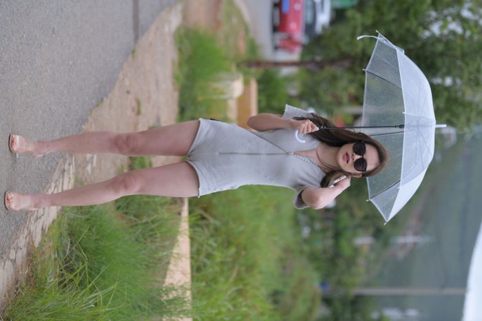 在海边开跑车的连衣短裤女孩【390P】00030-禾野套图