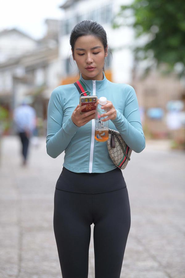 结束完了一天的瑜伽训练【254P】00011-禾野套图