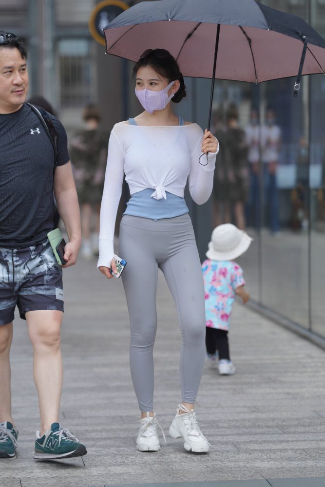 街拍逛街的瑜伽裤小女人  J2874 36P-469MB-禾野套图