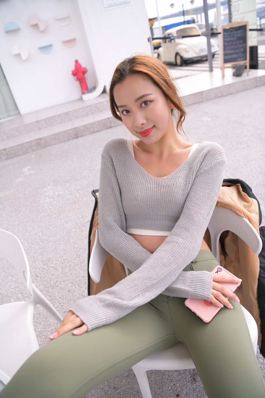 图片[2]-非常可爱的瑜伽裤女孩坐在凳子上 J1520 998P1V-26.5GB-禾野套图