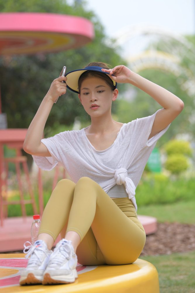 戴着遮阳帽的瑜伽裤女孩J2965 796P1V-27.1GB-禾野套图