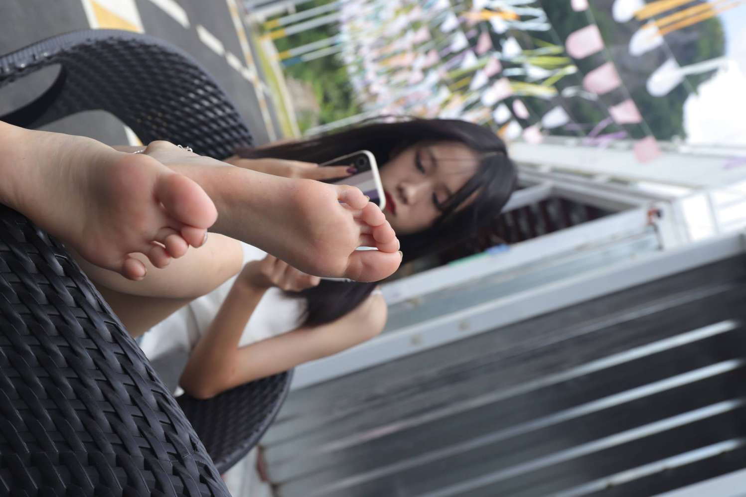 图片[2]-坐在草地上的长发女孩【172P】20012-禾野套图