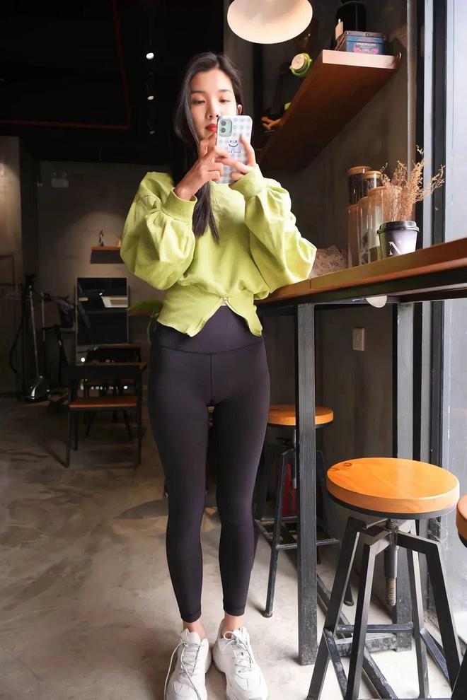 图片[5]-绿色瑜伽裤女孩很开心 J1519 1094P1V-27.6GB-禾野套图