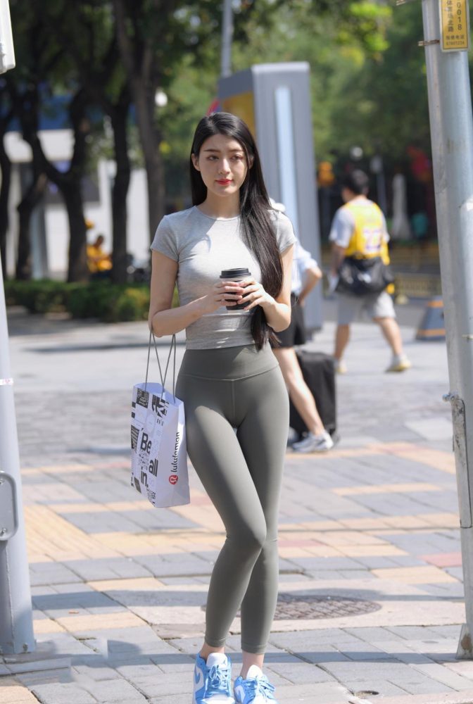 在外面逛街的瑜伽裤女孩J2240 449P1V-16.7GB-禾野套图