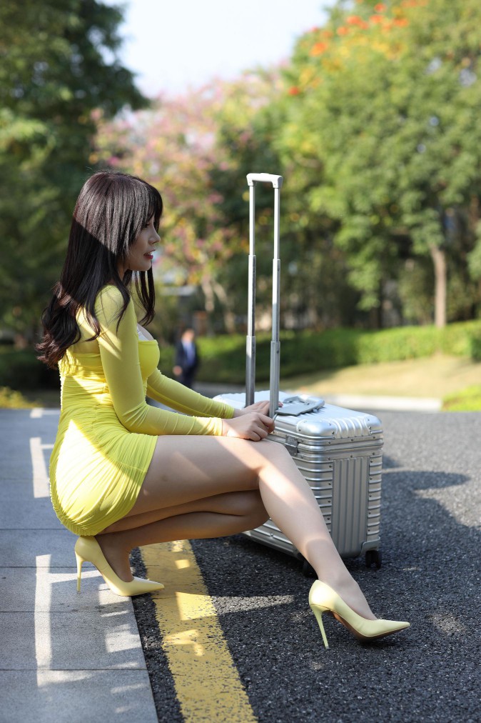 图片[5]-穿紧身裙的美丽姑娘要出去旅行了【419P】00046-禾野套图