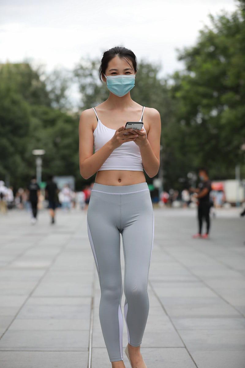 图片[4]-灰色瑜伽裤姑娘笑容超甜 J5074 180P2V-2.15GB-禾野套图