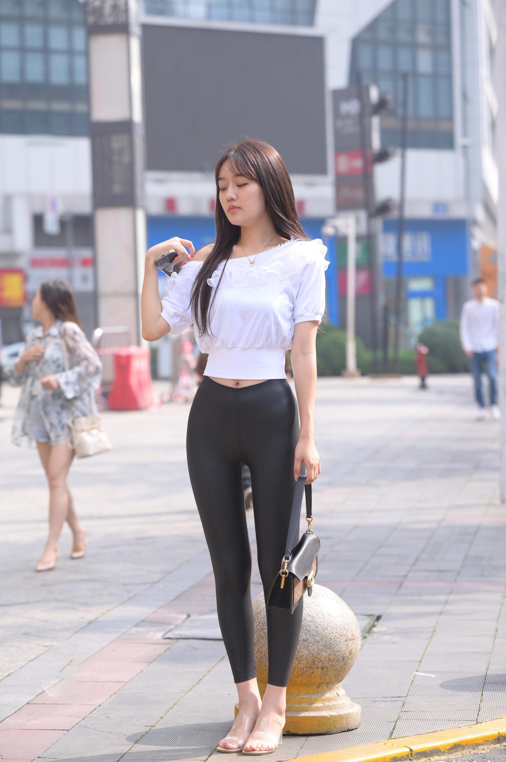 图片[4]-笑容非常甜美且治愈的皮裤女孩 J1945 751P1V-22.1GB-禾野套图