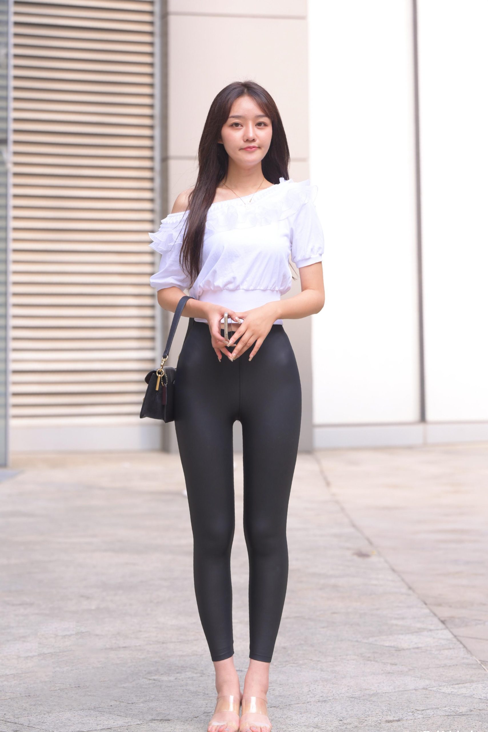 图片[2]-笑容非常甜美且治愈的皮裤女孩 J1945 751P1V-22.1GB-禾野套图