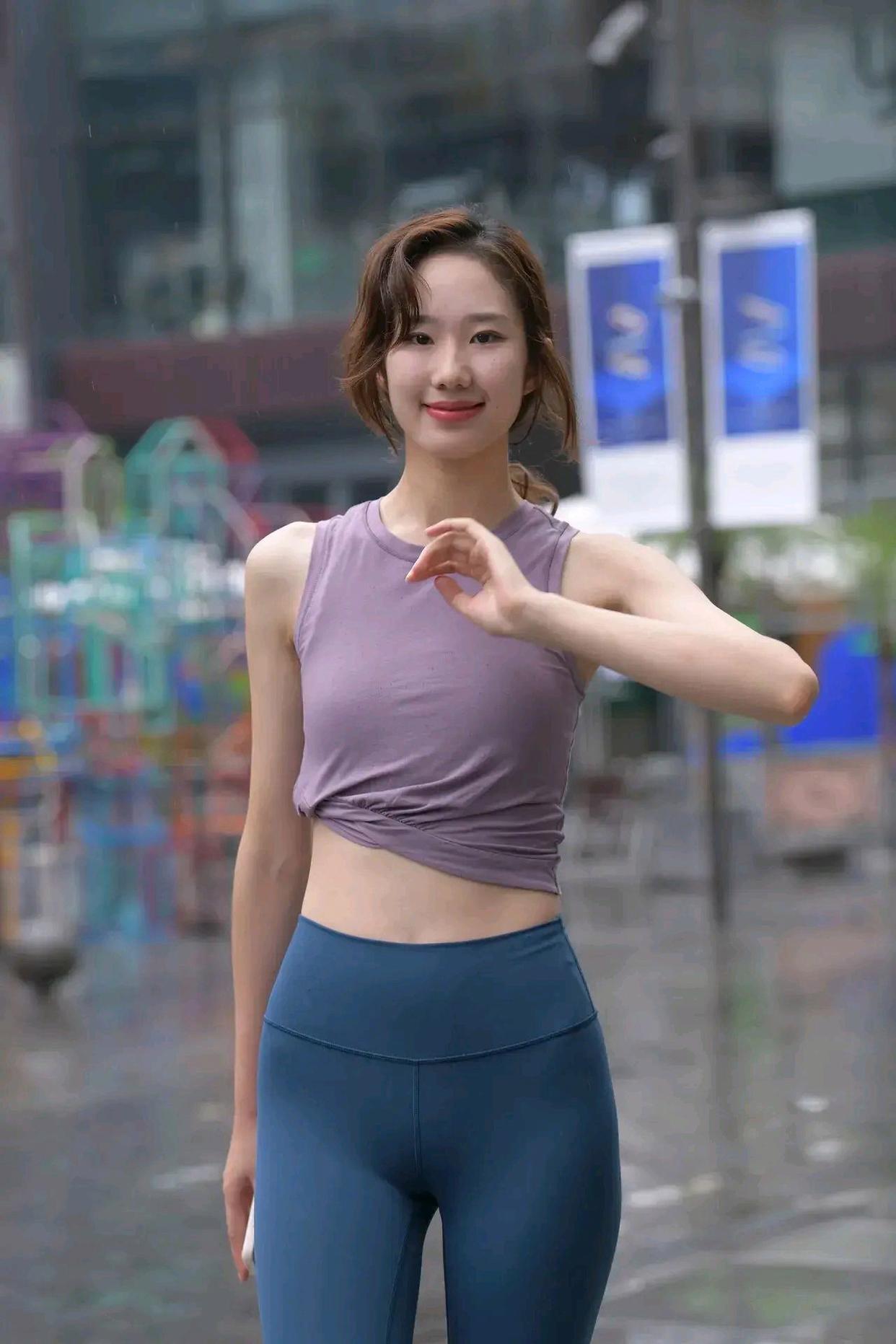 图片[2]-像刘亦菲的蓝色瑜伽裤姑娘J2234 552P1V-20.5GB-禾野套图