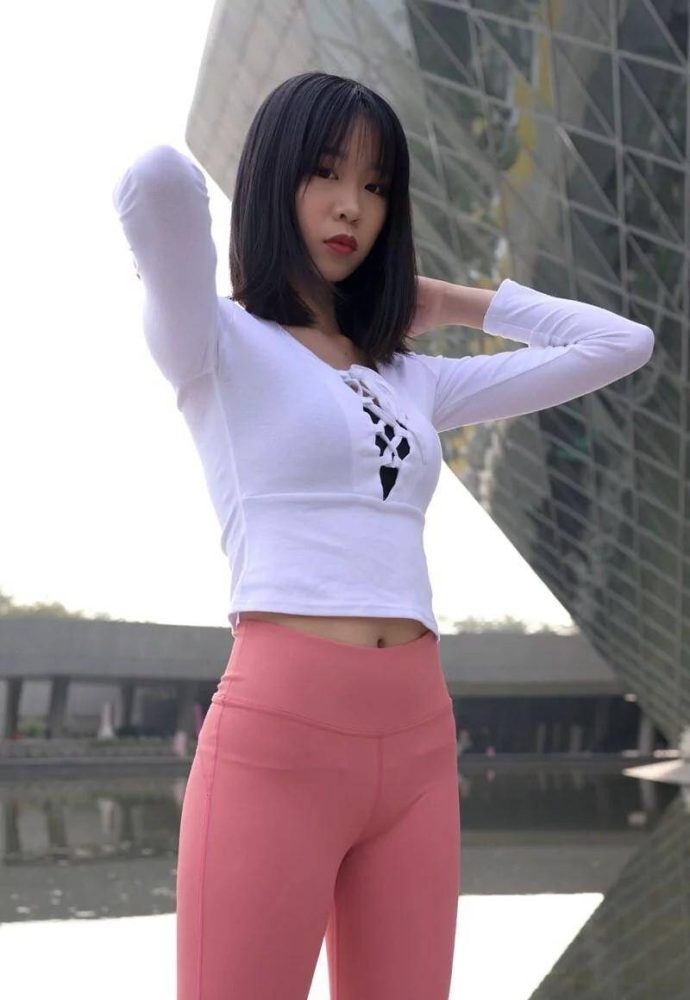 粉色瑜伽裤年轻女孩 J1311 417P17V-14.9GB-禾野套图