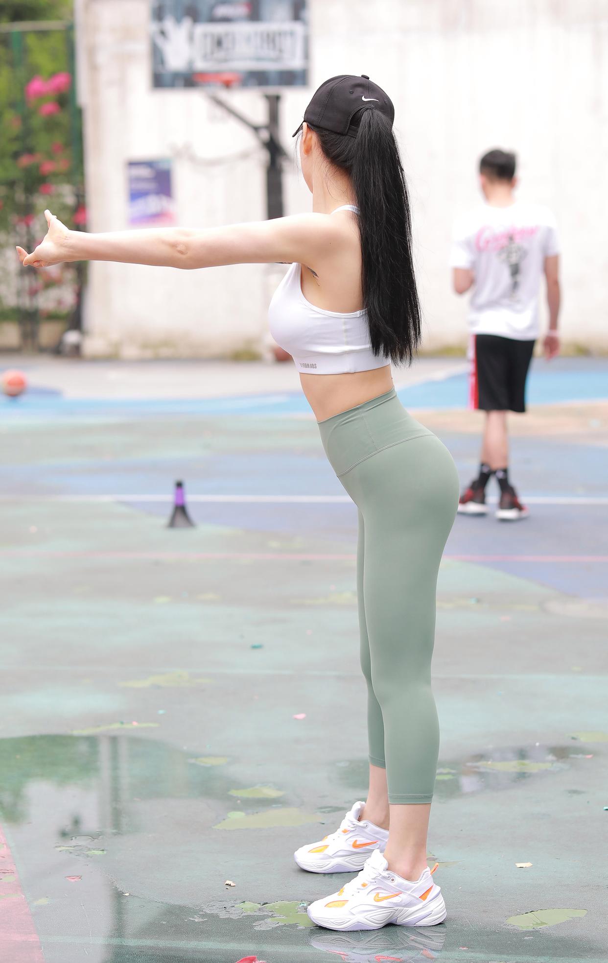 图片[1]-打扮很休闲的瑜伽裤女孩 J1600 415P3V-10.4GB-禾野套图