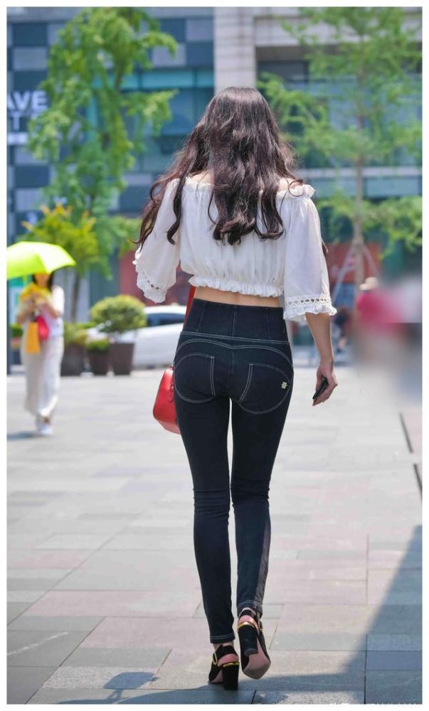 紧身牛仔裤卷发姑娘 J1726 103P-2.28GB-禾野套图