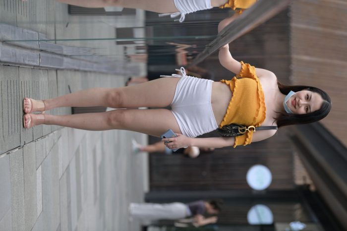 高腰白色短裤的漂亮女孩【767P】00065-禾野套图