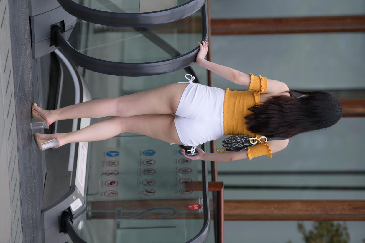 图片[3]-高腰白色短裤的漂亮女孩【767P】00065-禾野套图