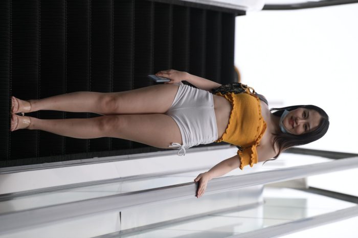 高腰白色短裤的漂亮女孩【767P】00065-禾野套图