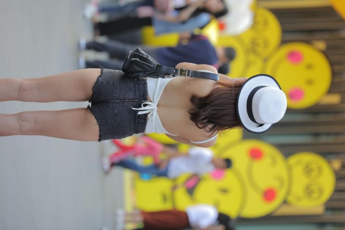 非常时尚阳光的牛仔热裤女孩【808P】00064-禾野套图