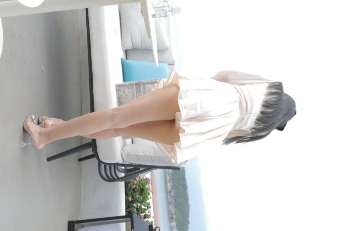 戴黑色蝴蝶结的长发女孩【369P】00027-禾野套图