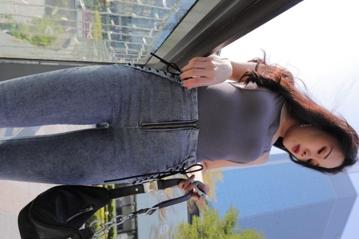 漂亮的紧身牛仔裤长发女孩【474P】00059-禾野套图