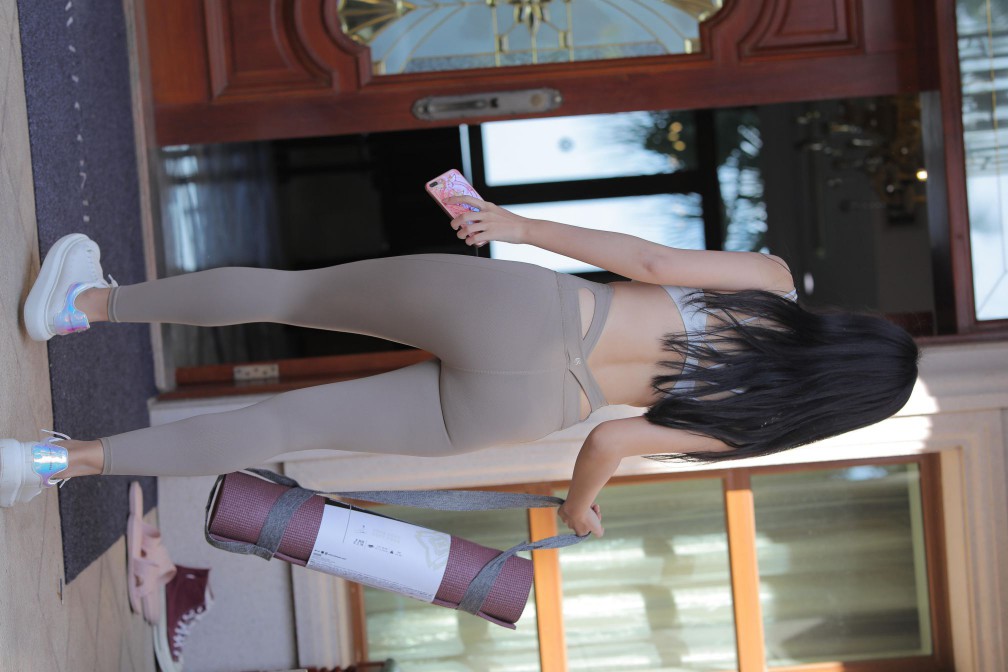 图片[5]-灰色瑜伽裤温柔的女孩【369P】00058-禾野套图