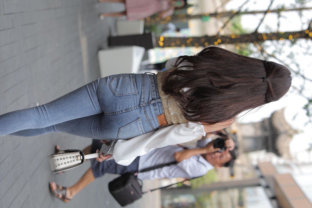 图片[4]-长相甜美的紧身牛仔裤姑娘【114P】00038-禾野套图