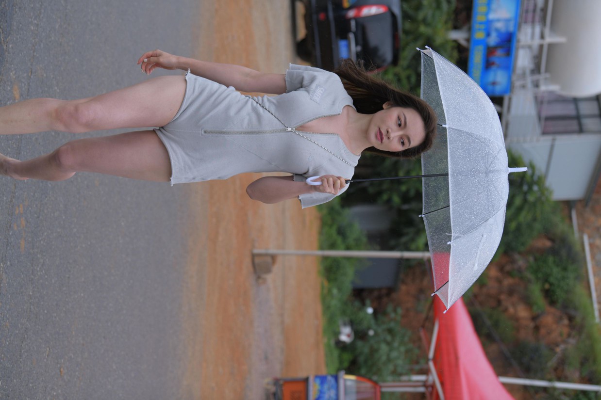 图片[5]-阴雨天在海边骑车的长发女人【156P】00044-禾野套图