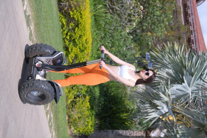 骑着平衡车的橘黄色瑜伽裤妹妹【620P】00054-禾野套图